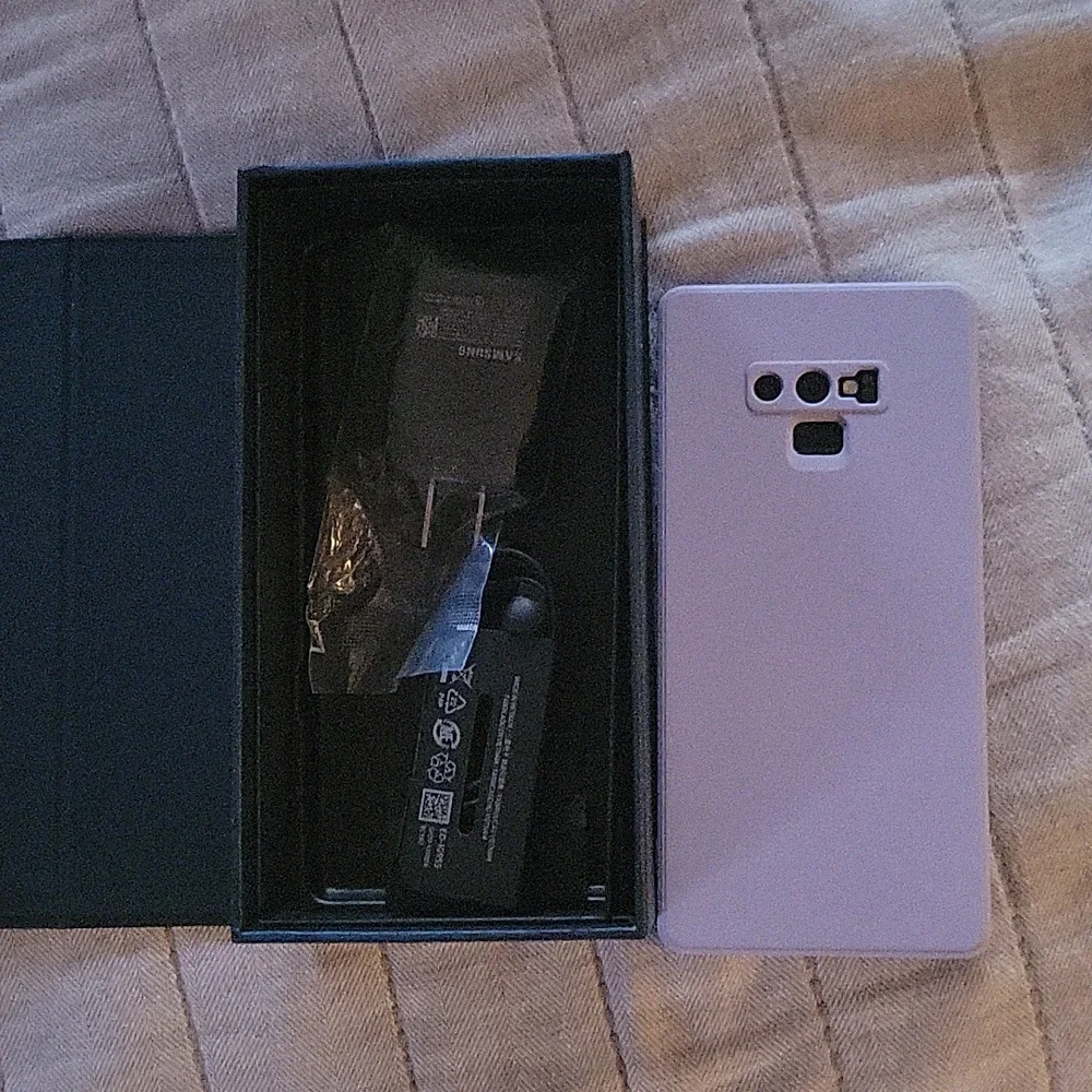 Samsung note 9 in new condition